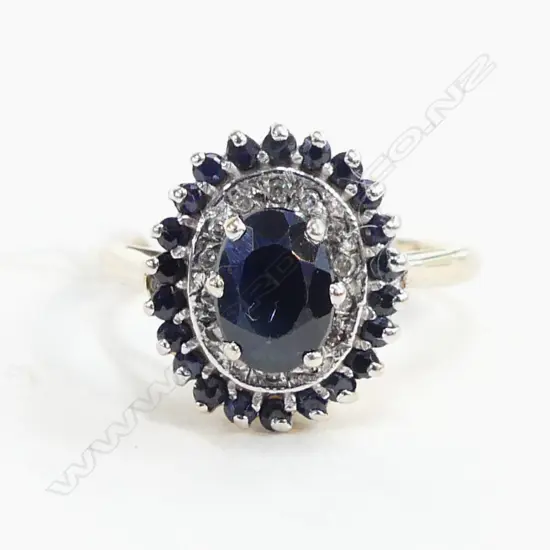 9ct GOLD & SAPPHIRE  DIAMOND CLUSTER RING 2.96gms