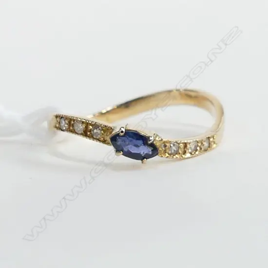 9CT GOLD SAPPHIRE & DIAMOND TWIST RING,1.51GMS
