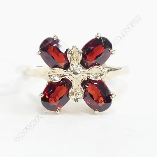 9CT GOLD & GARNET FANCY RETRO DRESS RING 4.3gms
