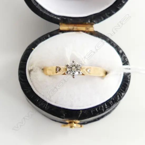 18CT DIAMOND SOLITAIRE RING 3.2 GRAMS SIZE L