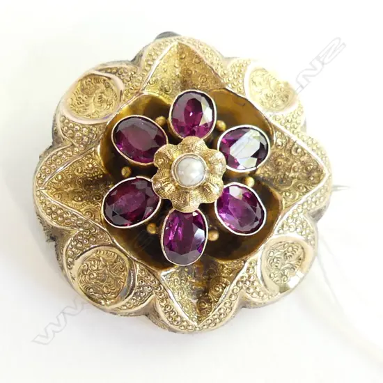 VICT. GOLD ETRUSCAN target BROOCH almandine garnets. Testing as 9 to 14ct. 9.1gms