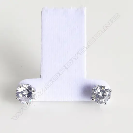 5CT FAUX DIAMOND & SILVER PLATED STUD EARRINGS 