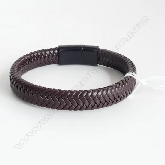 HAND MADE CALF LEATHER BRACELET WITH MAGNETIC SLIDE CLASP