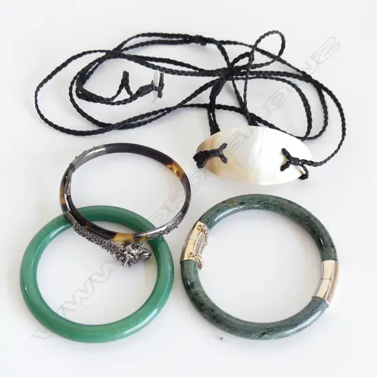 3 BANGLES + SHELL PENDANT NECKLACE