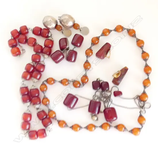 3 VINTAGE AMBER / BAKELITE NECKLACES + 3 PRS EARRINGS