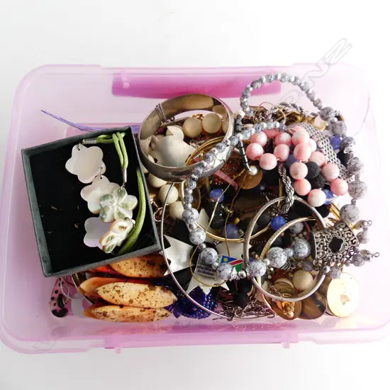 TRAY ASST COSTUME JEWELLERY, PINS ETC...