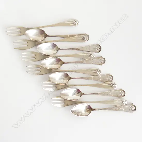 12 PCES SILVER? CUTLERY 137 GRAMS (6+6)