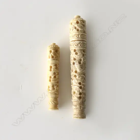 2 CHINESE CARVED BONE NEEDLE CASES L 8CM & L 5.5CM