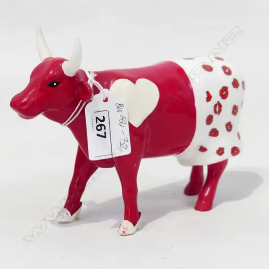 COW PARADE COLLECTABLE COWS " MOOCHO AMOR"