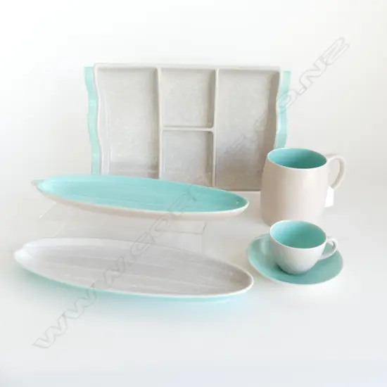 5 PCES POOLE TWINTONE; ICE GREEN / MUSHROOM; 3 DISHES 345x215, C/S, MUG