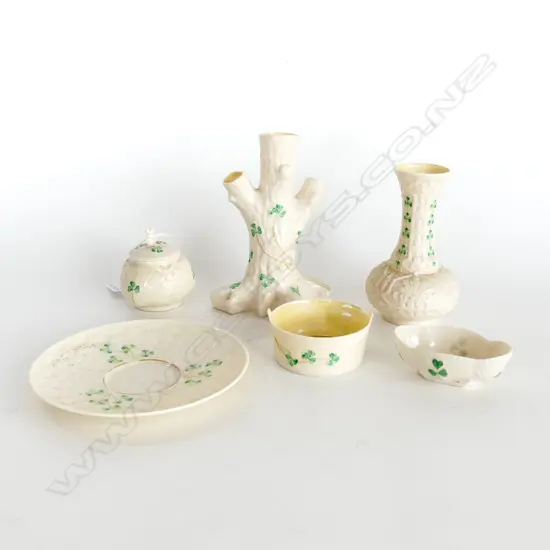 6 PCES BELLEEK GREEN LABLE w. SHAMROCKS; SAUCER, 2 DISHES, LIDDED CONTAINER, 2 VASES H.155mm