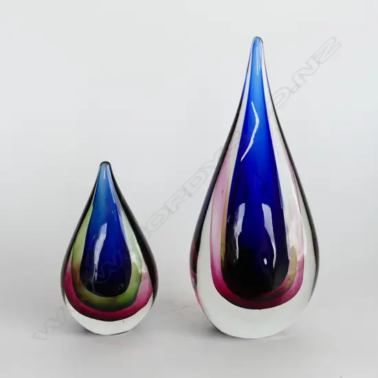 TWO GRADUATED MURANO GLASS SOMMERSO TEARDROP SCULPTURES H. 285, 170mm