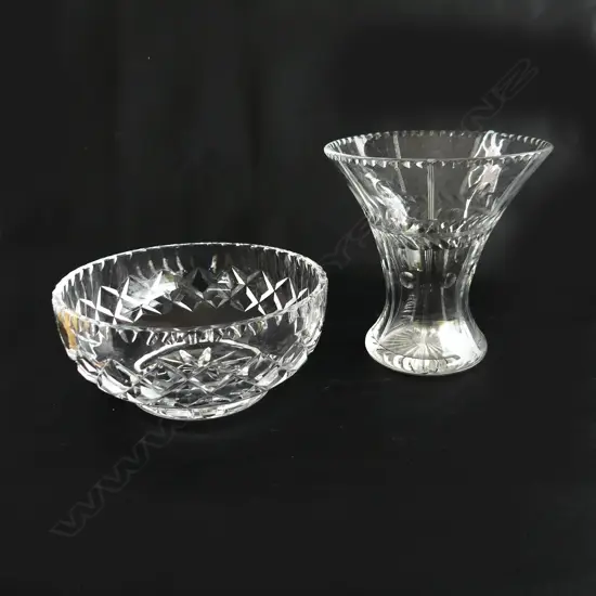CUT CRYSTAL HARBRIDGE ENGLAND VASE (H. 165. D155mm) & HAND CUT CRYSAL BOWL(DIA. 177mm)