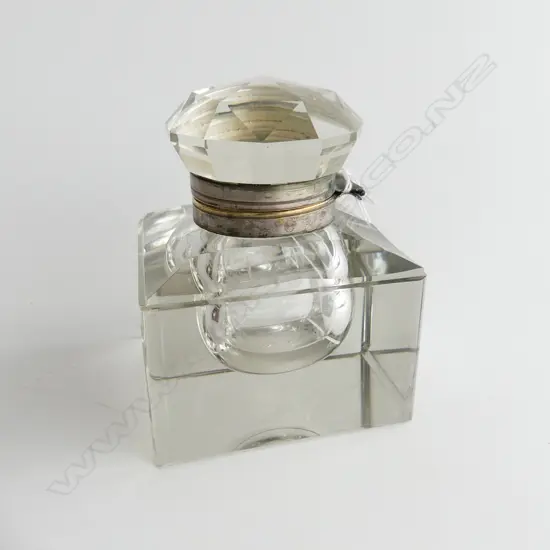 'GOLIATH' EDWARDIAN GLASS INKWELL . 100X130mm