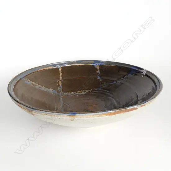 LARGE NEW ZEALAND STUDIO POTTERY BOWL, DIA. 430mm