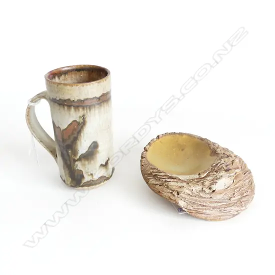 DORIS DUTCH COFFEE MUG & DORIS DUTCH HANGING SEDGE VASE