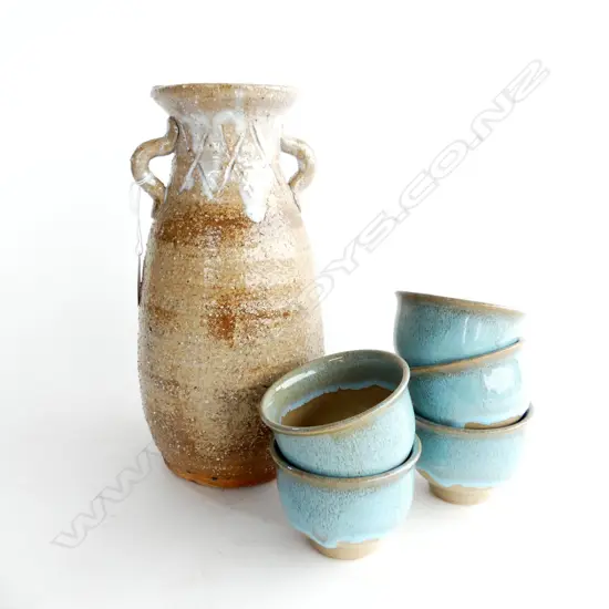LARGE EARTHENWARE POTTERY VASE WITH WHITE TRICKLE GLAZE AT THE OPENING H. 270mm + 5 BLUE TRICKLE GLAZE TEABOWLS