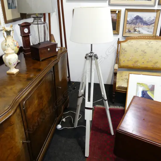 WHITE TRIPOD FLOOR LAMP H.1440mm