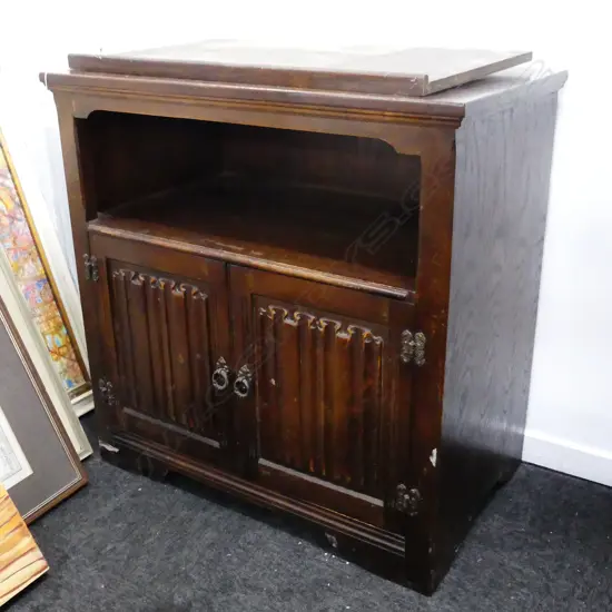 OAK CABINET w. LINEN FOLD PANEL DOORS 790x460x795mm