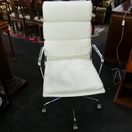 WHITE OFFICE CHAIR