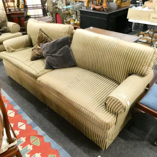 LG 3 SEATER SOFA - STRIPED UPHOLSTERY 2100x800x800mm