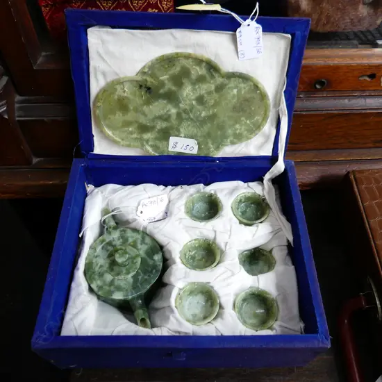 8 PCE ORIENTAL GREEN STONE TEA SET; TEA POT, 6 CUPS, TRAY 180x115mm, BOXED