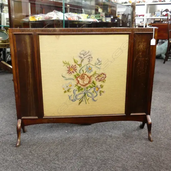 WOODEN FIRE SCREEN w. EMBROIDERED PANEL W.865mm
