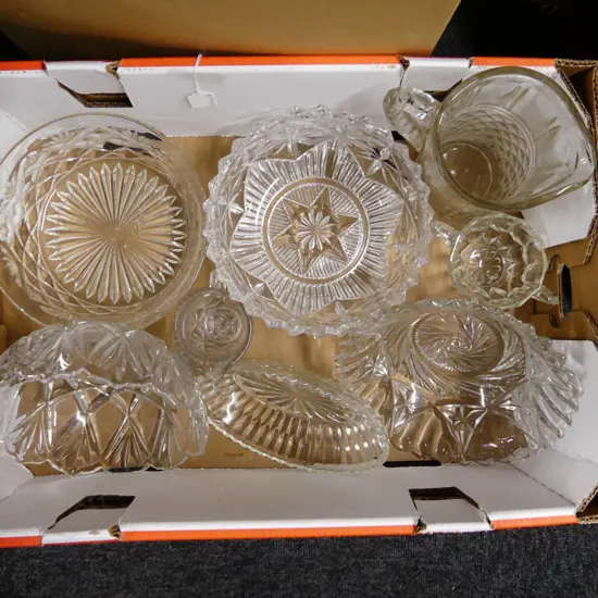 BOX OF VINTAGE PRESSED GLASS BOWLS AND JUGS