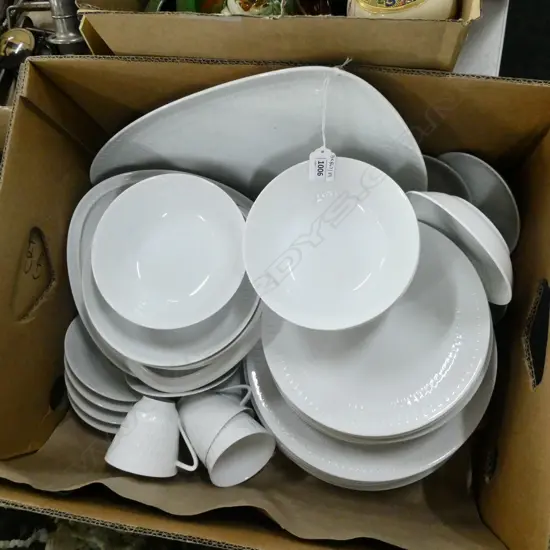 PART HUTCHENREUTER WHITE PORC DINNER SET