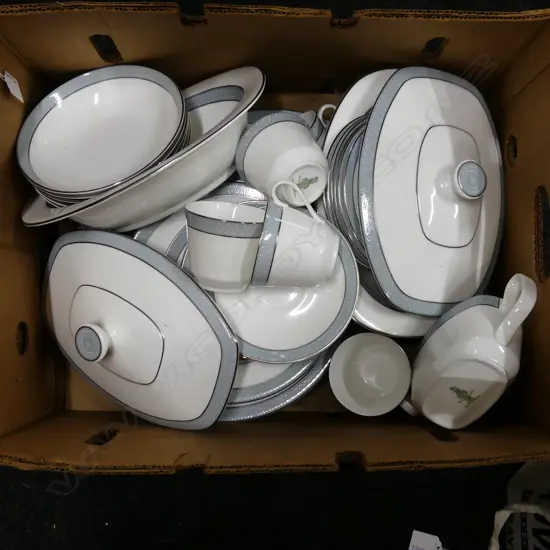 PART RD DINNER SERVICE ETUDE PAT