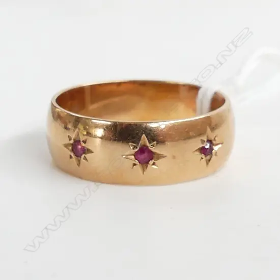 18ct rose GOLD & 3 RUBY GYPSEY TYPE BAND RING 6.66gms