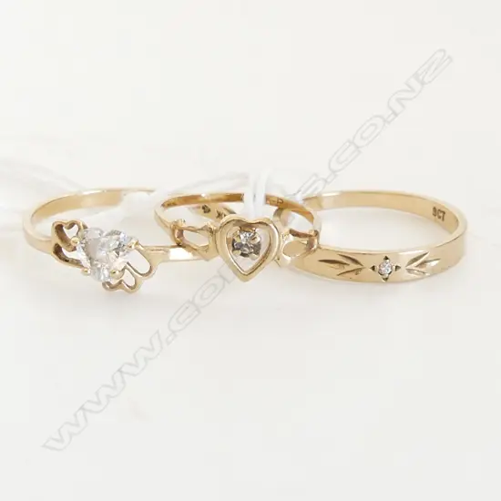 3 9CT RINGS HEART (CZ HAS A CHIP) 2.9 GRAMS