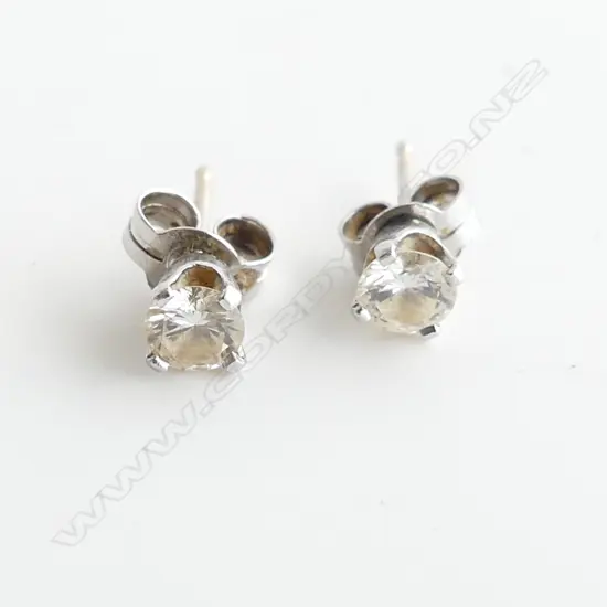 9CT WHITE GOLD DIAMOND STUD EARRINGS 0.6 GRAMS