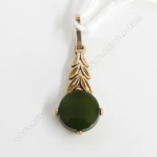 VINTAGE 9CT GOLD & POUNAMU PENDANT 1.4gms