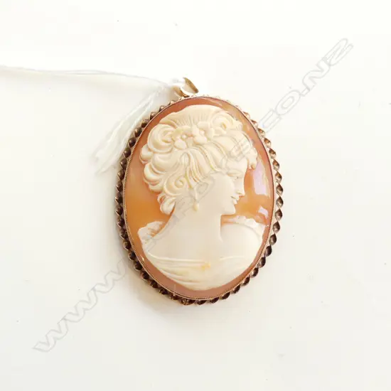 LG 9CT CAMEO 50x40mm 14.8 GRAMS