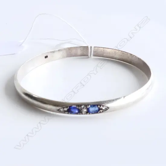 STG SILVER BANGLE w. 2 BLUE STONES 70mm int. dia, 30 GRAMS