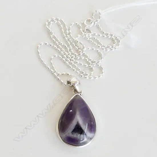925 SILVER SET CHEVRON AMETHYST PENDANT & CHAIN