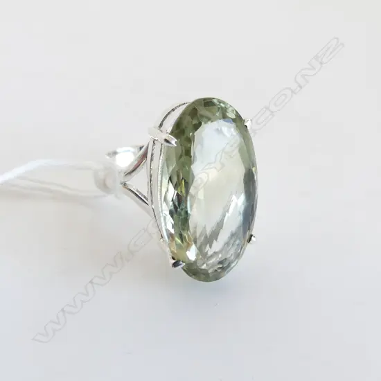 925 SILVER & LG GREEN AMETHYST DRESS RING