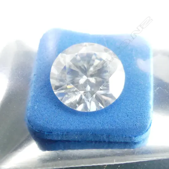2CT MOISSANITE STONE, WITH GRA REPORT 8mm dia