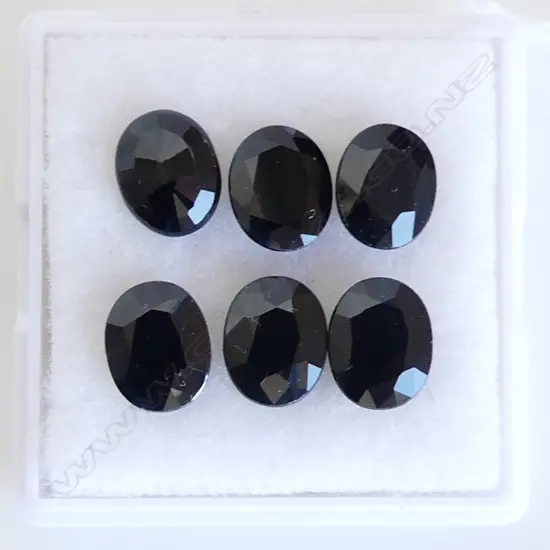 BLACK SAPPHIRE OVAL 6 = 18.75 CT