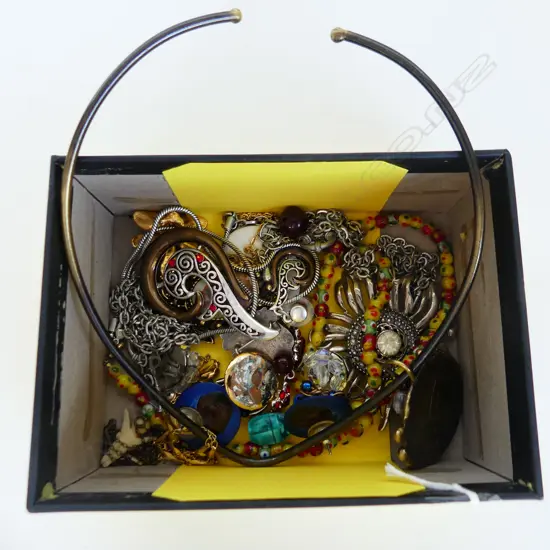 SMALL BOX COSTUME JEWLERY