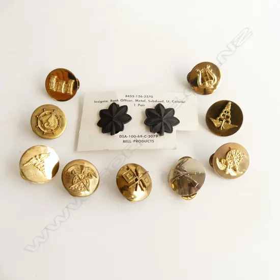 10 AMERICAN ARMY BADGES