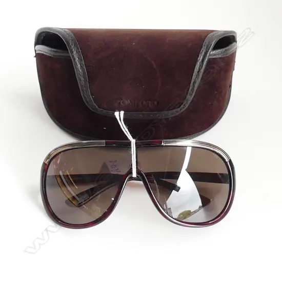 PR GENUINE TOM FORD SUNGLASSES IN CASE