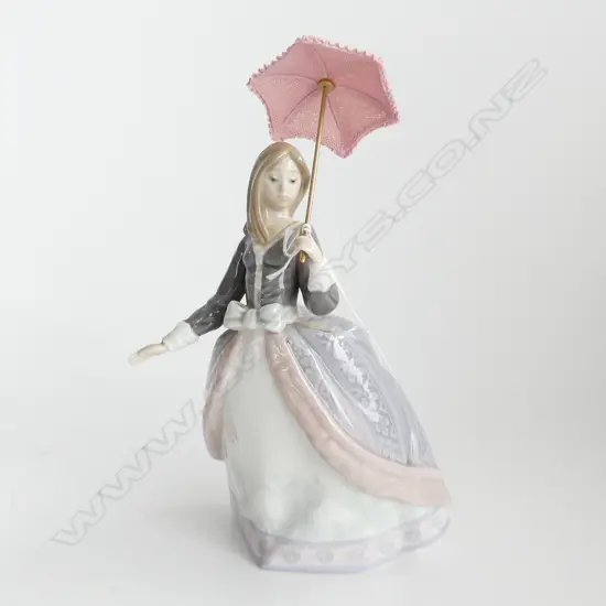 LLADRO FIGURINE, GIRL WITH LACE PARASOL, H. 230mm