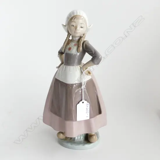 LLADRO DUTCH GIRL FIGURINE, H. 260mm