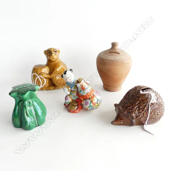 5 VINTAGE CERAMIC MONEY BOXES INCL MONKEY. & HEDGEHOG