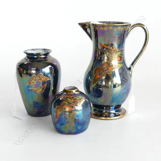 CROWN DEVON BLUE LUSTRE JUG WITH 2 VASES H 190 MM