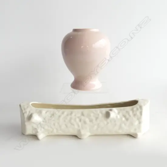 TEMUKA WHITE LOG VASE (300mm) & PINK TEMUKA VASE (H.190mm)
