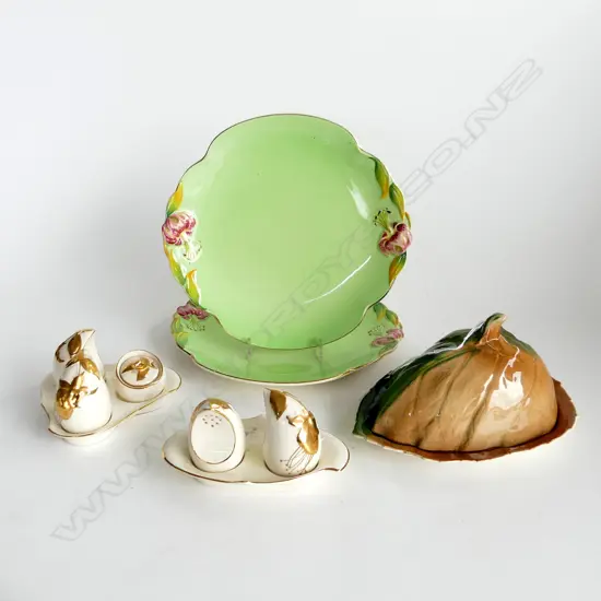 6 PCES ROYAL WINTON; 2 PLATES, 2 LIDDED CONTAINERS, 2 CONDIMENT SETS