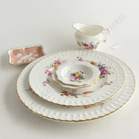 6 PCES ROYAL CROWN DERBY; 2 PLATES 265mm dia, 3 DISHES, SMALL JUG